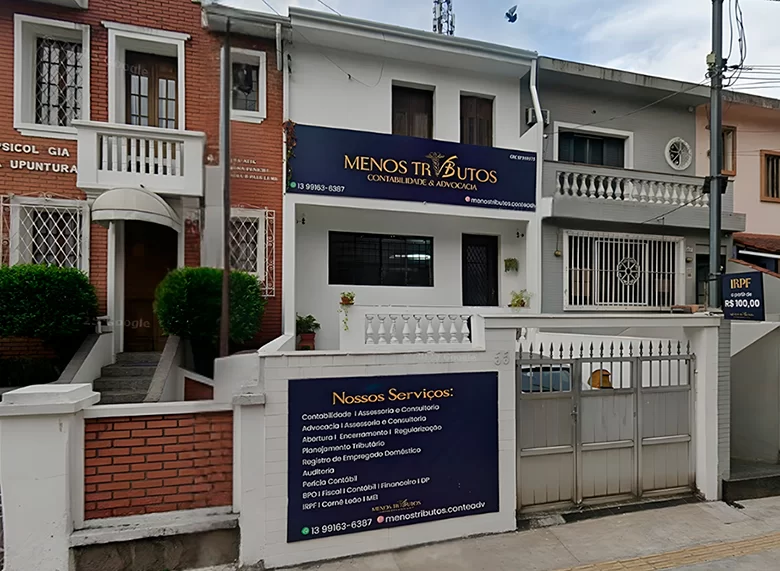 Fachada do escritório Menos Tributos na Rua Goiás, 55, Gonzaga, Santos